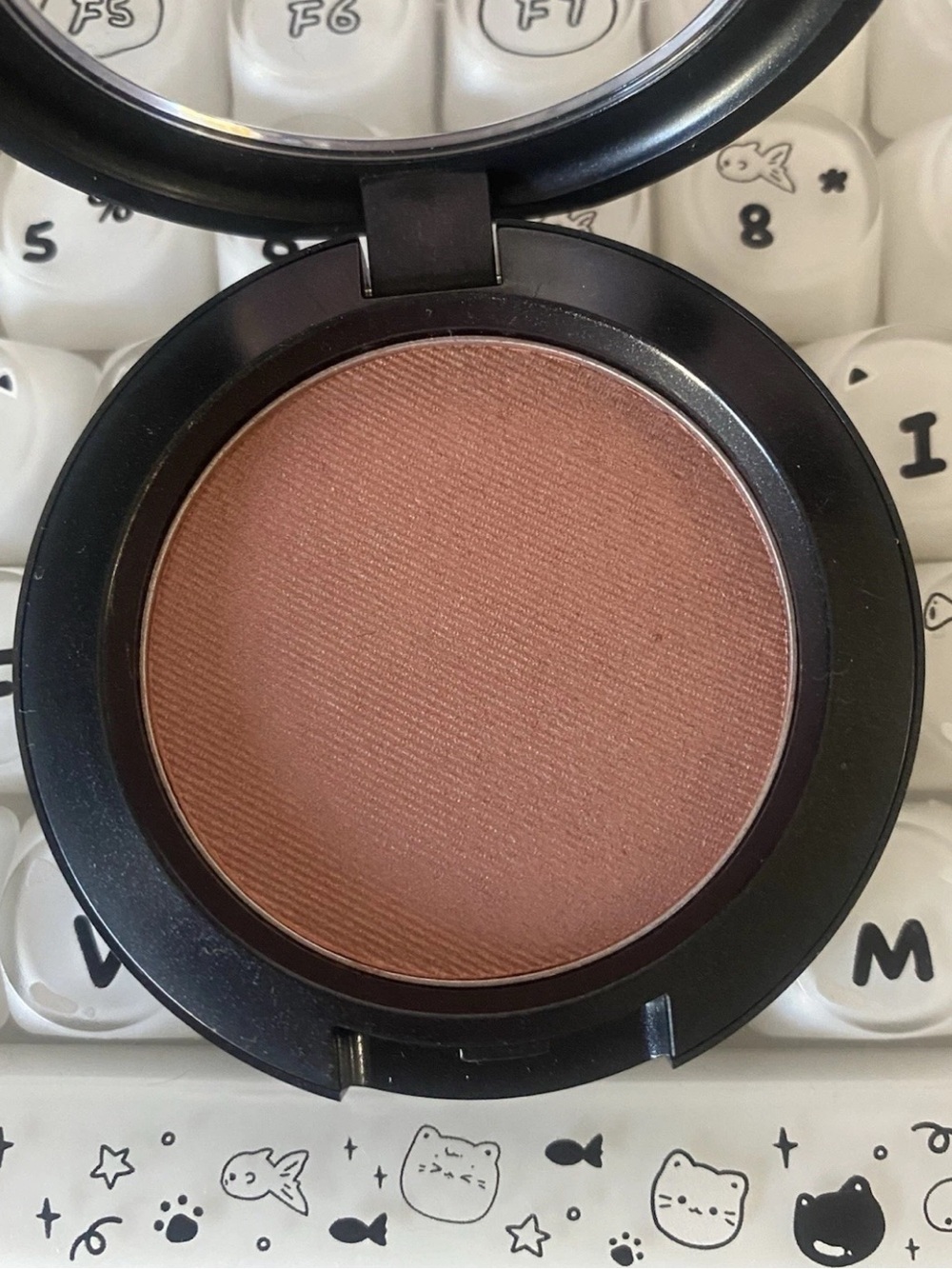 MAC MARGIN FROST Sheertone shimmer blush